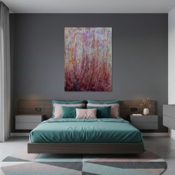 Pink 2 - Peinture à l'huile au couteau - Abstraction florale rose - Corinne Foucouin - Mise en scène dans une chambre sombre